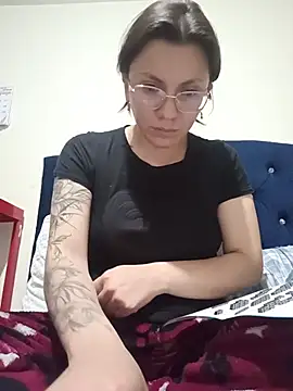 karlamorris  online show from 10/23/25, 01:38