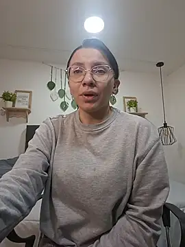 karlamorris  online show from 10/27/25, 01:59