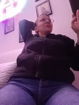 karlamorris  online show from 11/10/25, 01:32