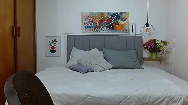 karlamorris  online show from 12/18/25, 01:39