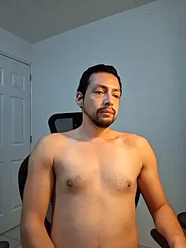 Snapshot of Andresarr93 chatting on 09/17/25, 07:37 Andresarr93 online show from 09/17/25, 07:37