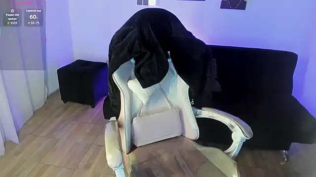 lunitaa18 online show from 10/21/25, 08:53