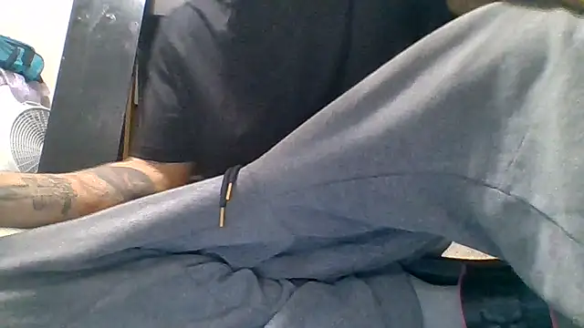 Houstonslong1 online show from 12/18/25, 12:11