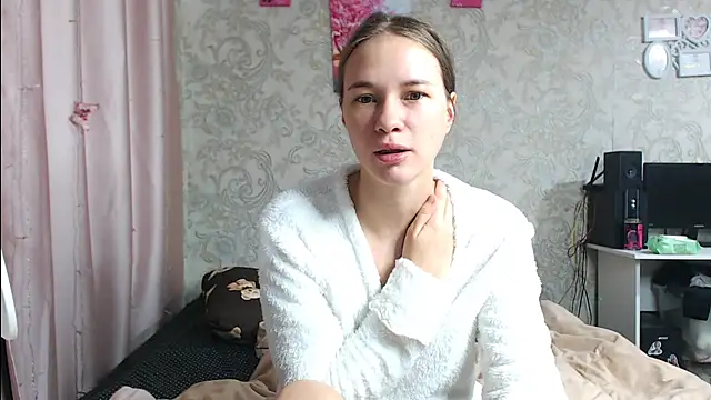 Snapshot of leila_bambi_ chatting on 10/17/25, 09:23 leila bambi online show from 10/17/25, 09:23