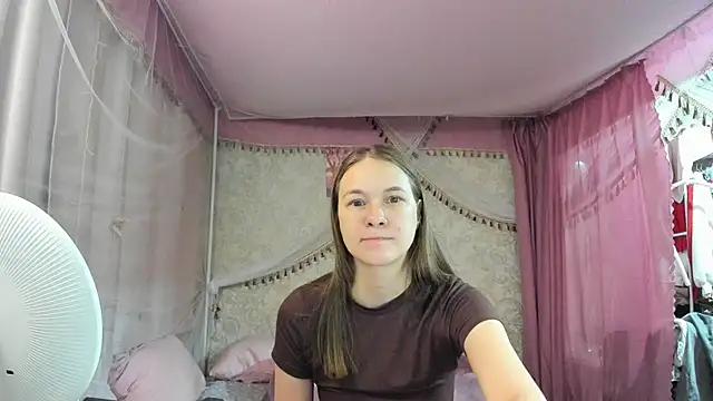 leila bambi  online show from 04/01/26, 05:54