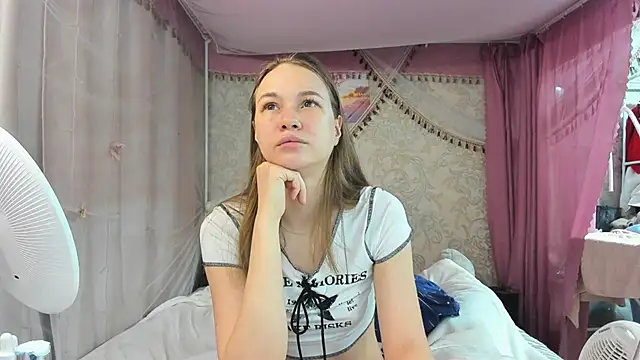 leila bambi  online show from 04/09/26, 09:53