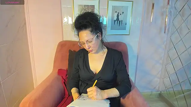Snapshot of Anita_Muse chatting on 12/19/24, 05:18 Anita Muse online show from 12/19/24, 05:18
