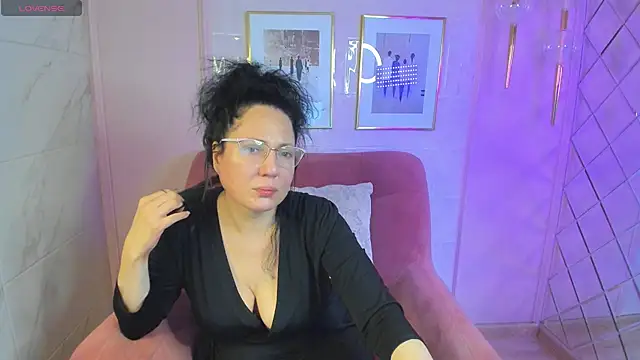 Snapshot of Anita_Muse chatting on 12/19/24, 11:46 Anita Muse online show from 12/19/24, 11:46