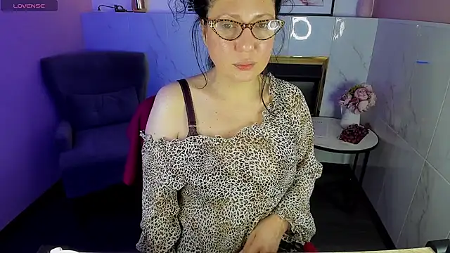 Snapshot of Anita_Muse chatting on 12/23/24, 01:18 Anita Muse online show from 12/23/24, 01:18