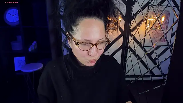 Snapshot of Anita_Muse chatting on 12/30/24, 01:15 Anita Muse online show from 12/30/24, 01:15
