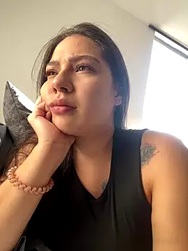 Latina vanessa online show from 11/05/25, 09:15