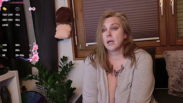 Big Beautiful MILF online show from 11/08/25, 12:44