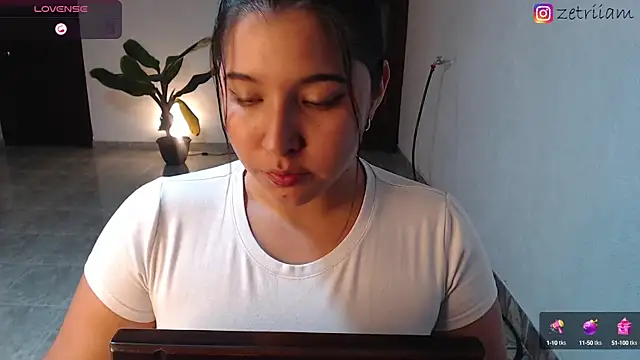 Snapshot of Zetrionn chatting on 03/20/25, 02:08 Zetrionn online show from 03/20/25, 02:08