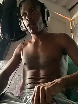 Larry-n-clouds online show from 11/24/25, 03:34