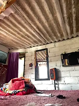 Larry-n-clouds online show from 12/14/25, 04:56