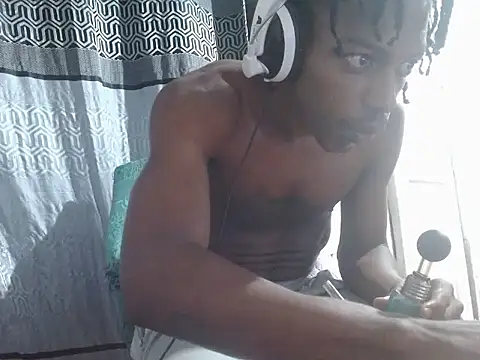 Larry-n-clouds online show from 12/20/25, 05:03