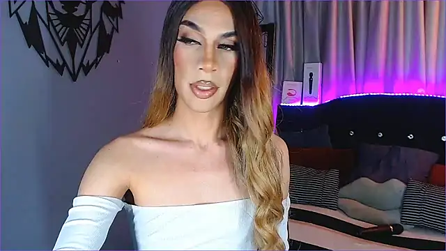 Snapshot of camila_hootie chatting on 12/15/24, 03:13 camila hootie online show from 12/15/24, 03:13