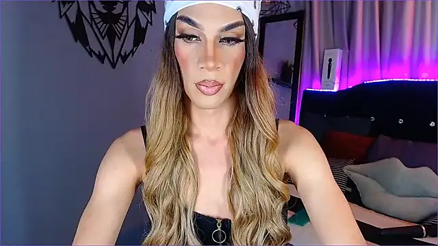 Snapshot of camila_hootie chatting on 12/16/24, 02:36 camila hootie online show from 12/16/24, 02:36