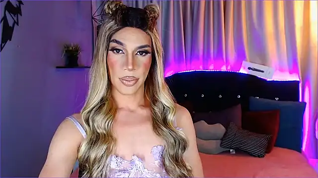 Snapshot of camila_hootie chatting on 12/23/24, 04:01 camila hootie online show from 12/23/24, 04:01