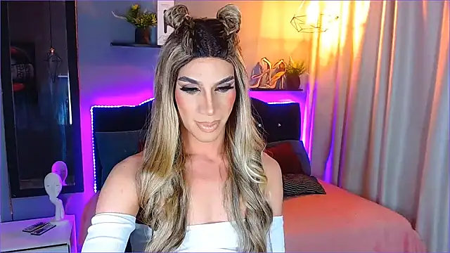 Snapshot of camila_hootie chatting on 12/24/24, 03:16 camila hootie online show from 12/24/24, 03:16