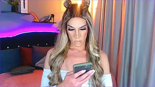 Snapshot of camila_hootie chatting on 12/24/24, 07:49 camila hootie online show from 12/24/24, 07:49