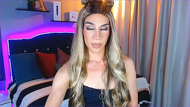 Snapshot of camila_hootie chatting on 12/28/24, 03:04 camila hootie online show from 12/28/24, 03:04