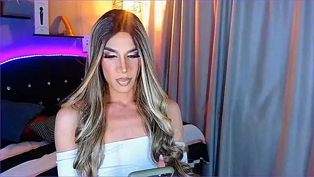 Snapshot of camila_hootie chatting on 01/04/25, 03:18 camila hootie online show from 01/04/25, 03:18