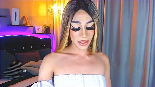 Snapshot of camila_hootie chatting on 01/16/25, 03:34 camila hootie online show from 01/16/25, 03:34