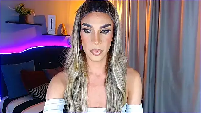 Snapshot of camila_hootie chatting on 01/21/25, 03:37 camila hootie online show from 01/21/25, 03:37