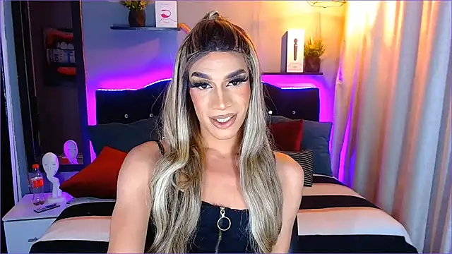 Snapshot of camila_hootie chatting on 01/23/25, 08:25 camila hootie online show from 01/23/25, 08:25