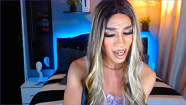 Snapshot of camila_hootie chatting on 01/24/25, 08:13 camila hootie online show from 01/24/25, 08:13