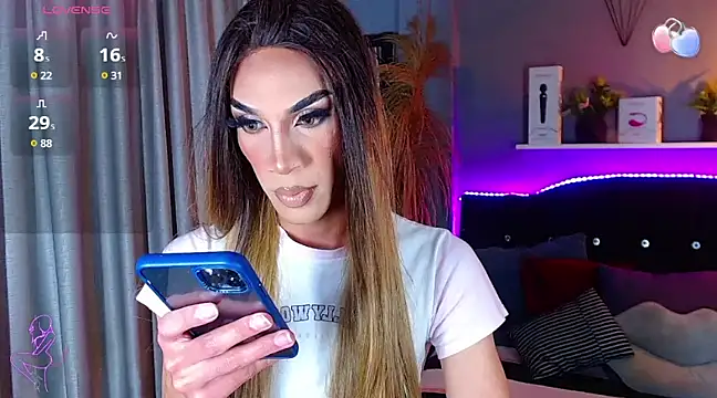 Snapshot of camila_hootie chatting on 03/04/25, 03:44 camila hootie online show from 03/04/25, 03:44