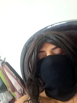 Snapshot of Rozittaa chatting on 01/12/25, 12:18 Rozittaa online show from 01/12/25, 12:18