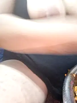 Snapshot of Rozittaa chatting on 10/20/25, 02:50 Rozittaa online show from 10/20/25, 02:50