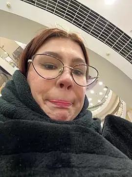 Snapshot of RinaCat chatting on 12/17/24, 11:39 RinaCat online show from 12/17/24, 11:39