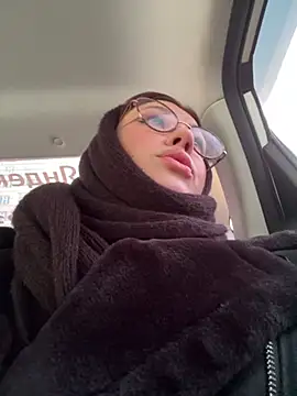 Snapshot of RinaCat chatting on 12/18/24, 05:26 RinaCat online show from 12/18/24, 05:26