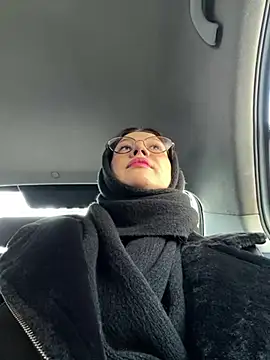 Snapshot of RinaCat chatting on 12/23/24, 05:17 RinaCat online show from 12/23/24, 05:17