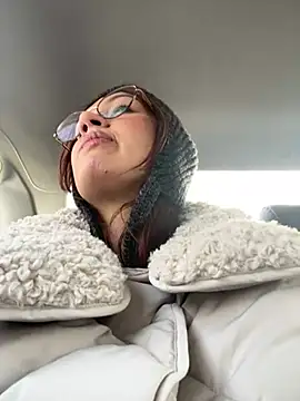 Snapshot of RinaCat chatting on 01/13/25, 05:23 RinaCat online show from 01/13/25, 05:23