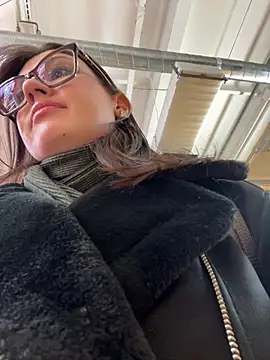 Snapshot of RinaCat chatting on 03/02/25, 11:29 RinaCat online show from 03/02/25, 11:29