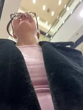 Snapshot of RinaCat chatting on 03/17/25, 08:40 RinaCat online show from 03/17/25, 08:40