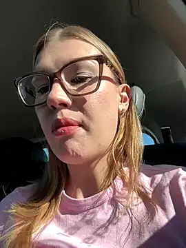 Snapshot of RinaCat chatting on 09/27/25, 05:12 RinaCat online show from 09/27/25, 05:12