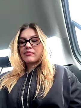 Snapshot of RinaCat chatting on 10/23/25, 05:40 RinaCat online show from 10/23/25, 05:40