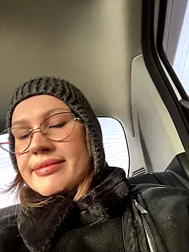 Snapshot of RinaCat chatting on 11/06/25, 05:19 RinaCat online show from 11/06/25, 05:19