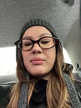 Snapshot of RinaCat chatting on 11/21/25, 05:28 RinaCat online show from 11/21/25, 05:28