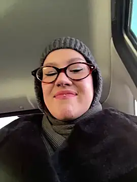 Snapshot of RinaCat chatting on 11/30/25, 05:44 RinaCat online show from 11/30/25, 05:44