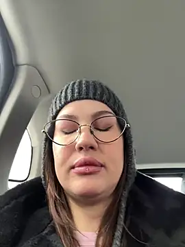 Snapshot of RinaCat chatting on 12/14/25, 05:02 RinaCat online show from 12/14/25, 05:02