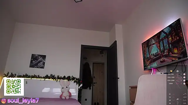 Snapshot of Sola_LI chatting on 12/15/25, 04:06 Sola LI online show from 12/15/25, 04:06