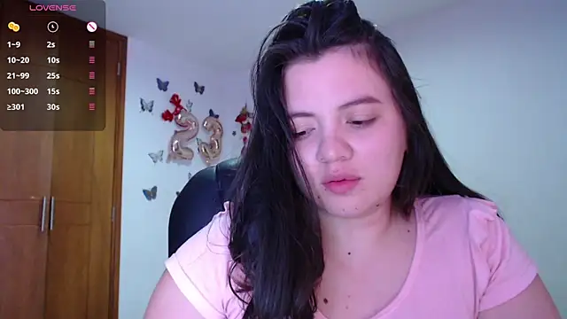 Snapshot of Sarahros1 chatting on 12/13/24, 06:00 Sarahros1 online show from 12/13/24, 06:00