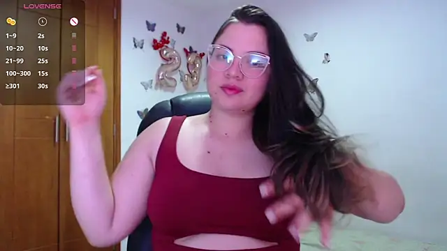 Snapshot of Sarahros1 chatting on 01/06/25, 12:37 Sarahros1 online show from 01/06/25, 12:37