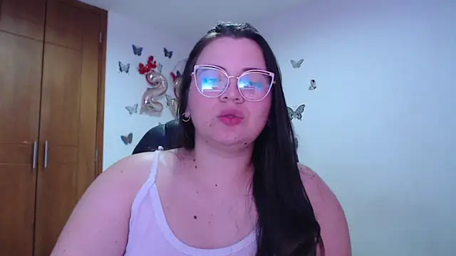 Snapshot of Sarahros1 chatting on 01/09/25, 01:18 Sarahros1 online show from 01/09/25, 01:18